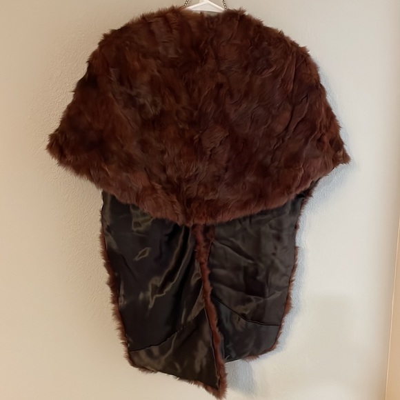 Beautiful Vintage Fur Stole with Pockets - Picture 6 of 9